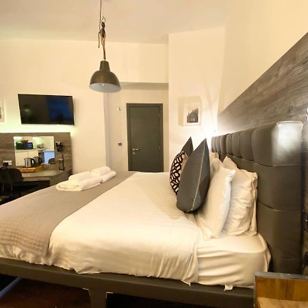 Studio At The Coach House Apartments Лидс Экстерьер фото