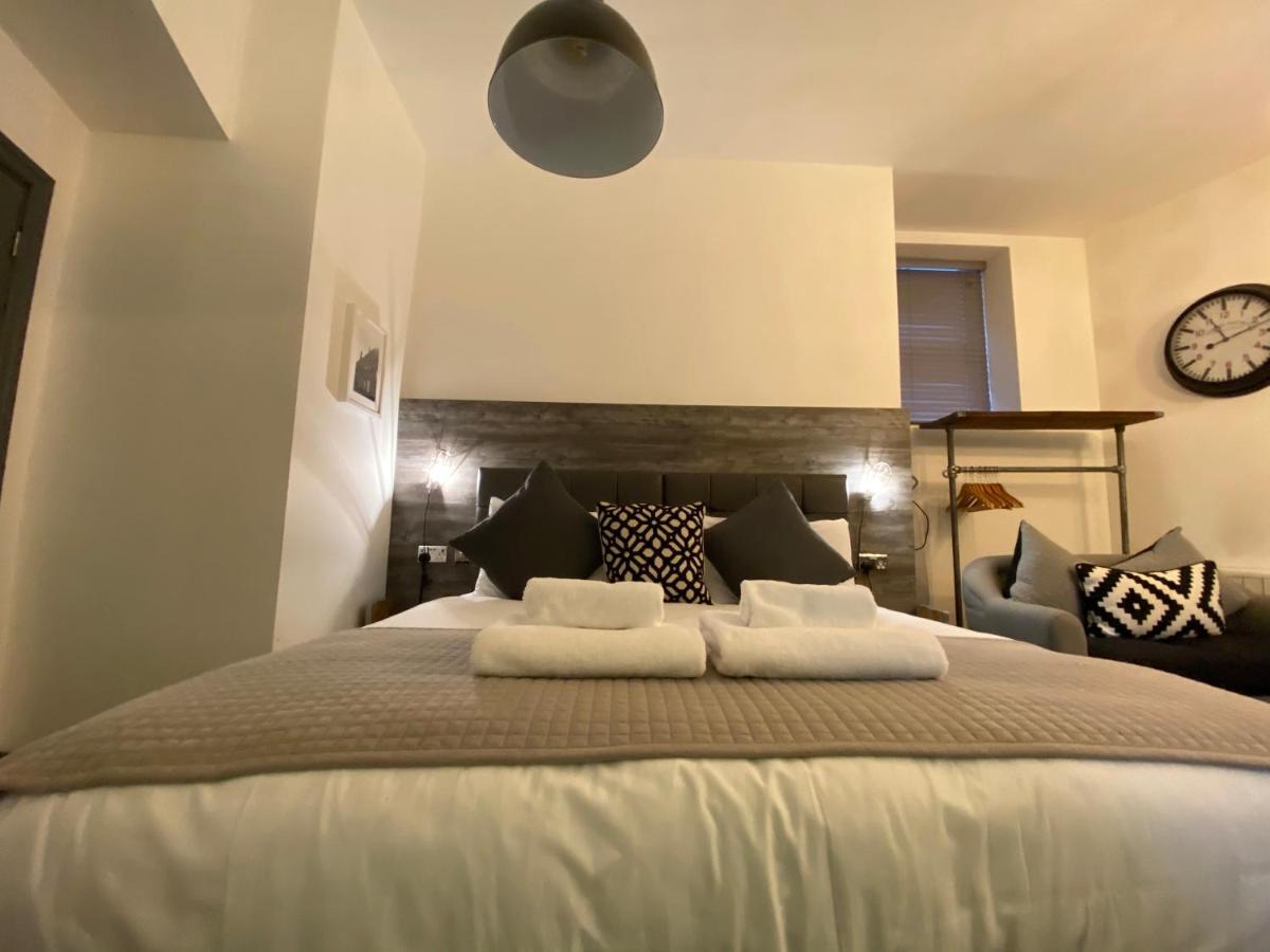 Studio At The Coach House Apartments Лидс Экстерьер фото