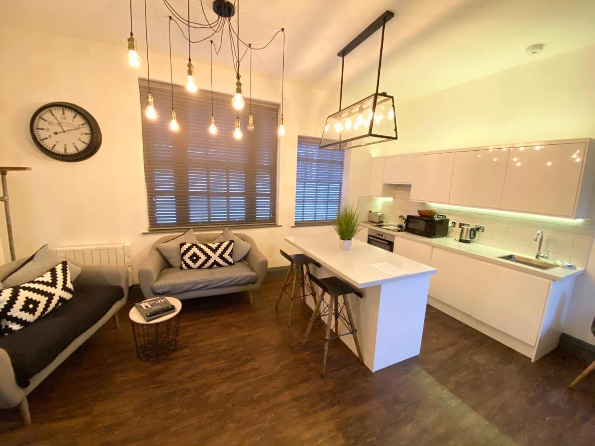 Studio At The Coach House Apartments Лидс Экстерьер фото