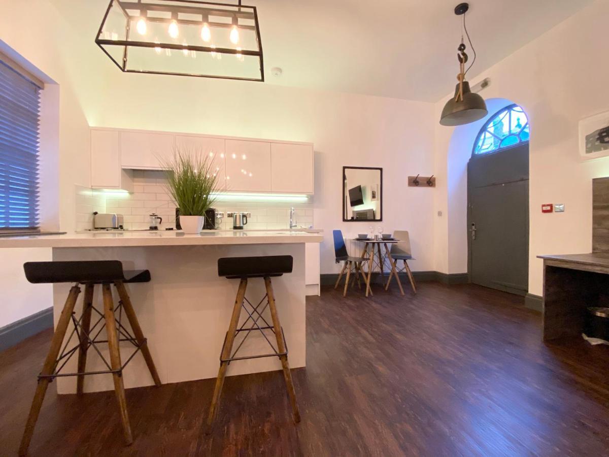 Studio At The Coach House Apartments Лидс Экстерьер фото