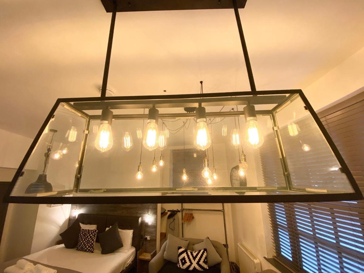 Studio At The Coach House Apartments Лидс Экстерьер фото