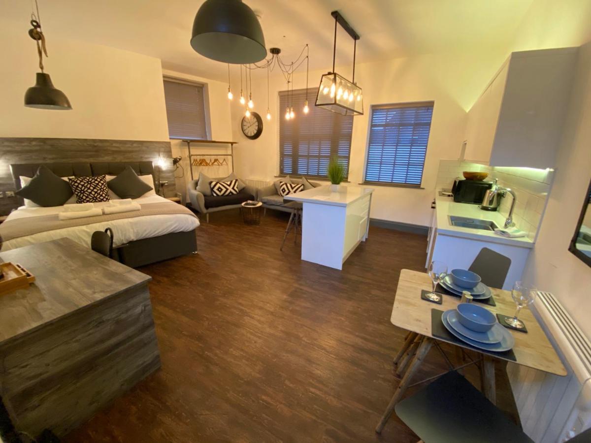 Studio At The Coach House Apartments Лидс Экстерьер фото